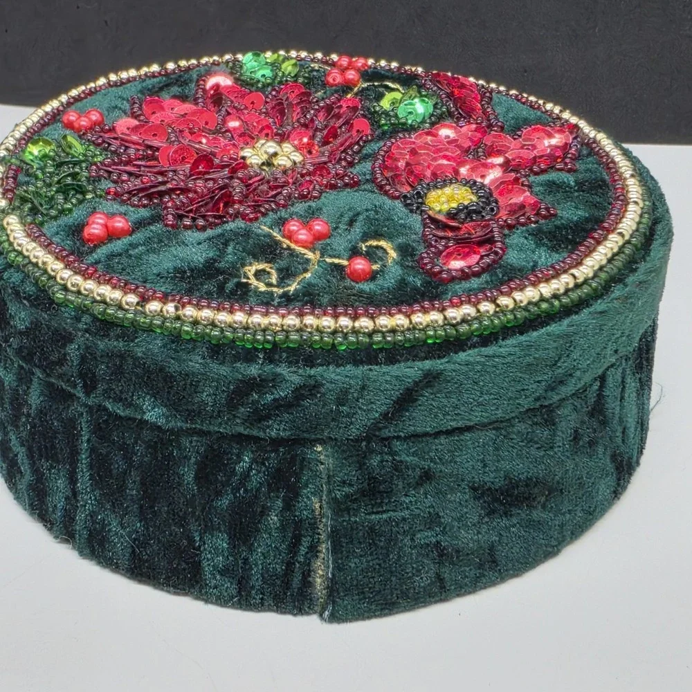 Vtg Dark Green Velvet Trinket/Jewelry Box Red Sequin Beaded Cardinal & Flower